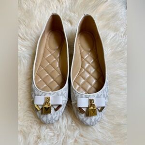 Michael Kors Monogram Bow tie flat - Women Size 7 - NWOT